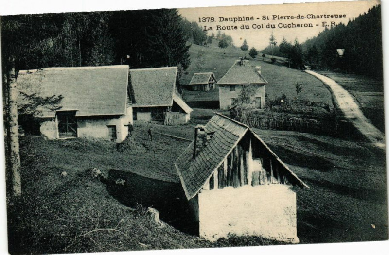 Carte postale ancienne Dauphiné - Saint-Pierre-de-Chartreuse - La Route du Col du Cucheron à Saint-Pierre-de-Chartreuse