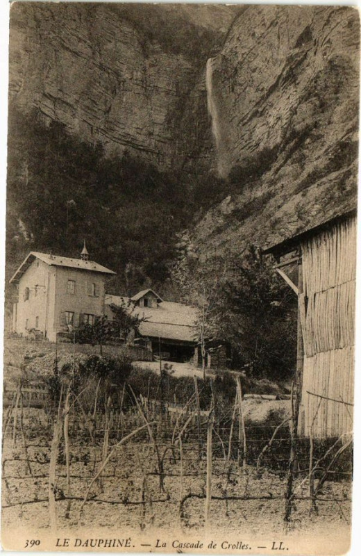 Carte postale ancienne Le Dauphiné - La Cascade de Crolles à Crolles