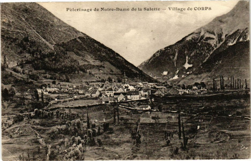 Carte postale ancienne Pélérinage de Notre-Dame de la Salette - Village de Corps à Corps