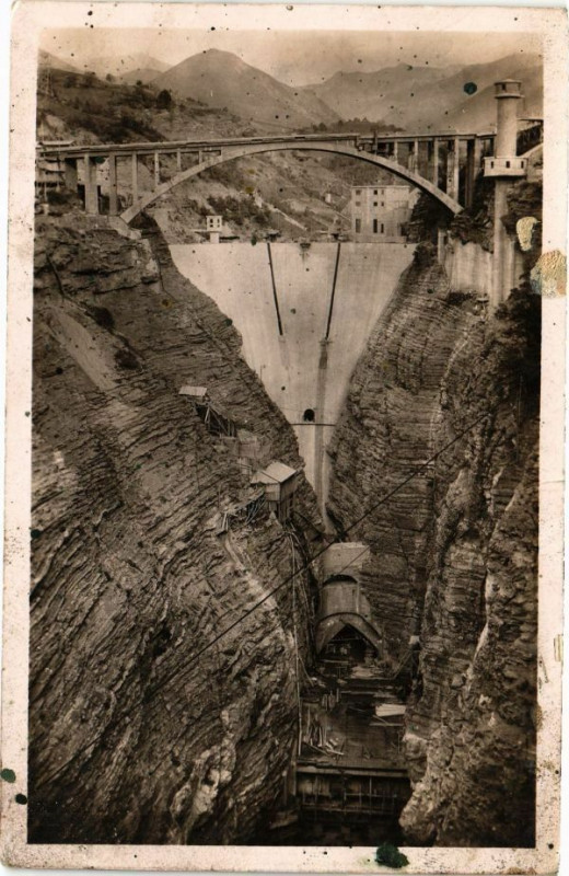 Carte postale ancienne Corps - Barrage du Sautet et Iysine au fond du Drac à Corps