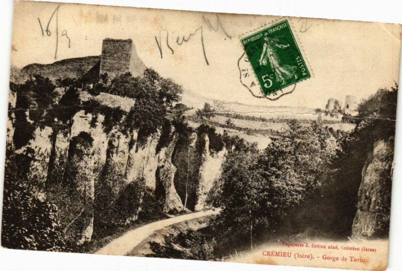 Carte postale ancienne Cremieu - Gorge de Torin à Crémieu