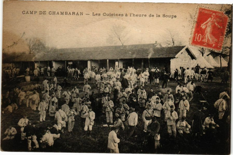 Carte postale ancienne Camp de Chambaran - Les Cuisines a l'heure de la Soupe