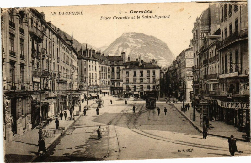 Carte postale ancienne Grenoble - Place Grenette et le St-Eynard à Grenoble