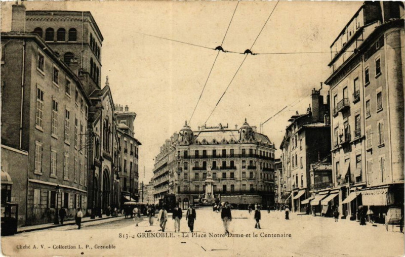 Carte postale ancienne Grenoble - La Place Notre-Dame et le Centenaire à Grenoble
