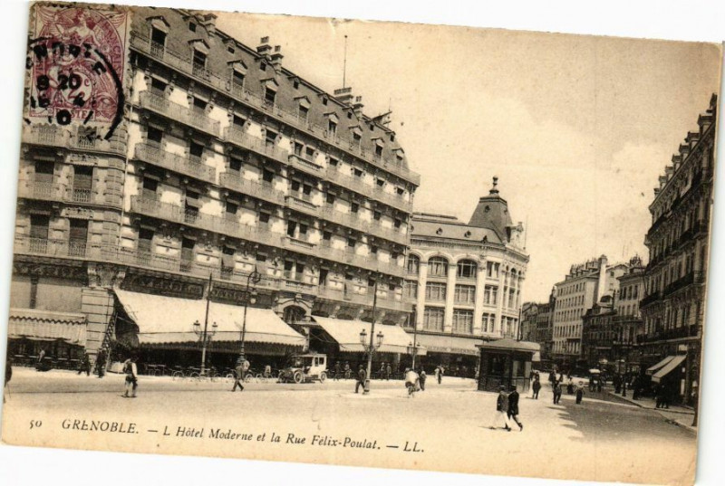 Carte postale ancienne L'Hôtel Moderne et la Rue Félix-Poulat à Grenoble
