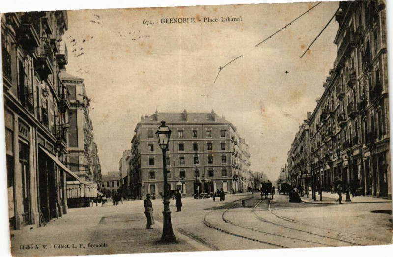 Carte postale ancienne Grenoble - Place Lakanal à Grenoble