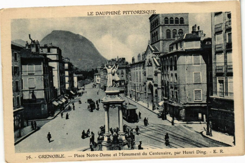 Carte postale ancienne Grenoble - Place Notre-Dame Monument Centenaire à Grenoble