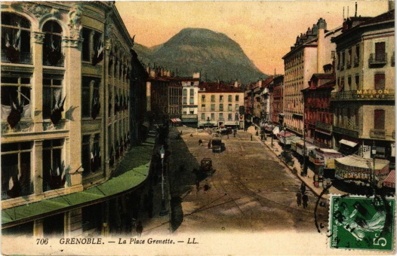 Carte postale ancienne Grenoble - La Place Grenette à Grenoble