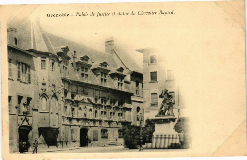 Carte postale ancienne Grenoble - Palais de Justice et statue de Chevalier Bayard à Grenoble
