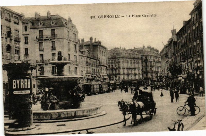 Carte postale ancienne Grenoble - La Place Grenette à Grenoble