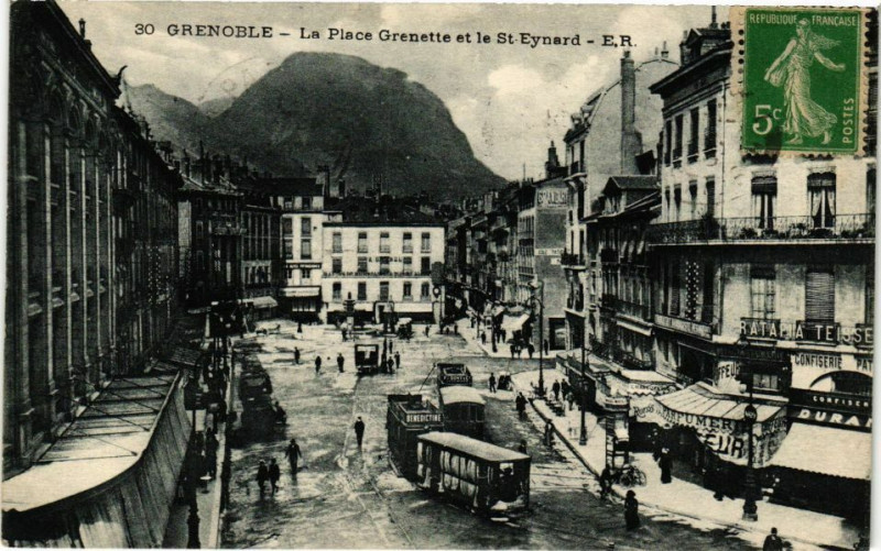 Carte postale ancienne Grenoble - La Place Grenette et le St-Eynard à Grenoble