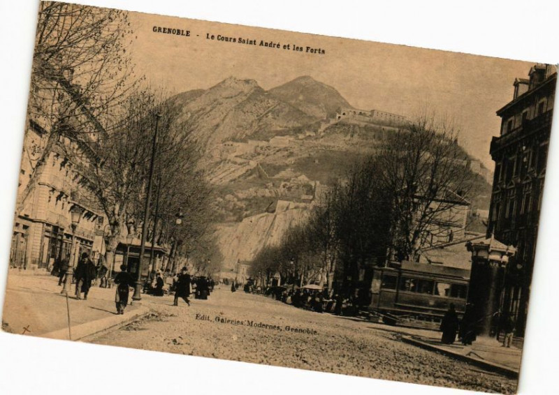 Carte postale ancienne Grenoble - Le Cours St-Andre et les Forts à Grenoble