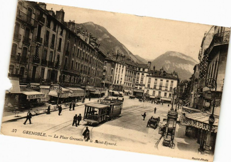 Carte postale ancienne Grenoble - La Place Grenette à Grenoble