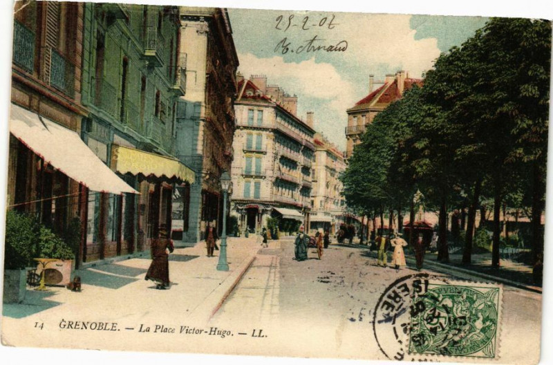 Carte postale ancienne Grenoble - La Place de Victor Hugo à Grenoble