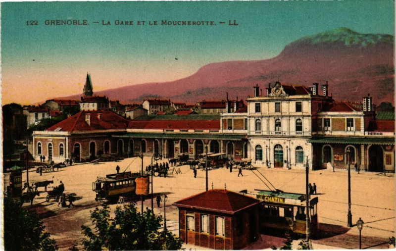 Carte postale ancienne Grenoble - Gare et le Moucherotte à Grenoble