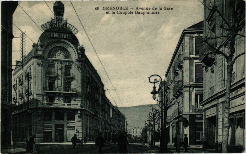 Carte postale ancienne Grenoble - Avenue de la Gare et la Coupole Dauphinoise à Grenoble