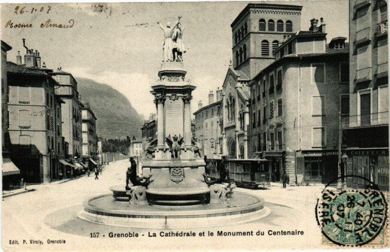 Carte postale ancienne Grenoble - La Cathedrale et le Monument de Centenaire à Grenoble