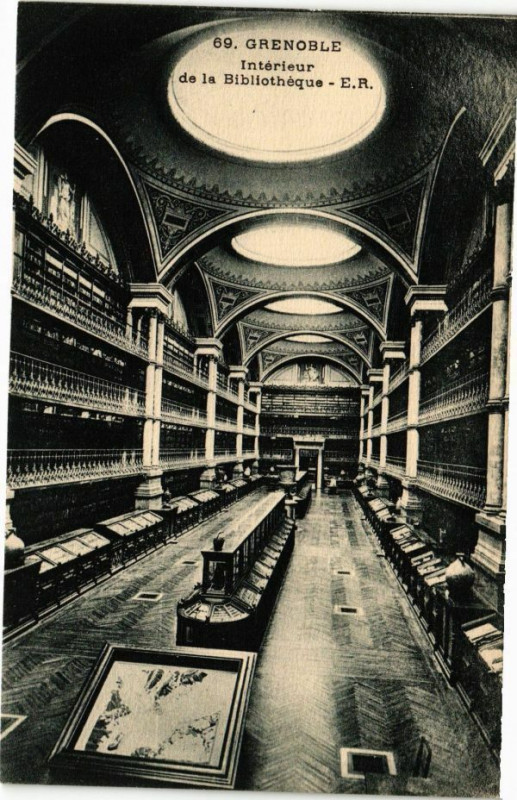 Carte postale ancienne Grenoble - Intérieur de la Biblioteque à Grenoble
