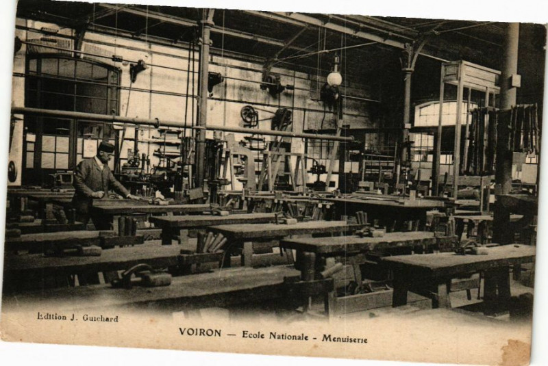 Carte postale ancienne Voiron - Ecole Nationale Menuiserie à Voiron
