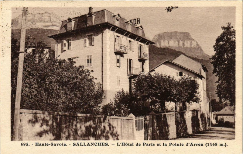 Carte postale ancienne Sallanches L'Hotel de Paris et la Pointe d'Arreu à Sallanches