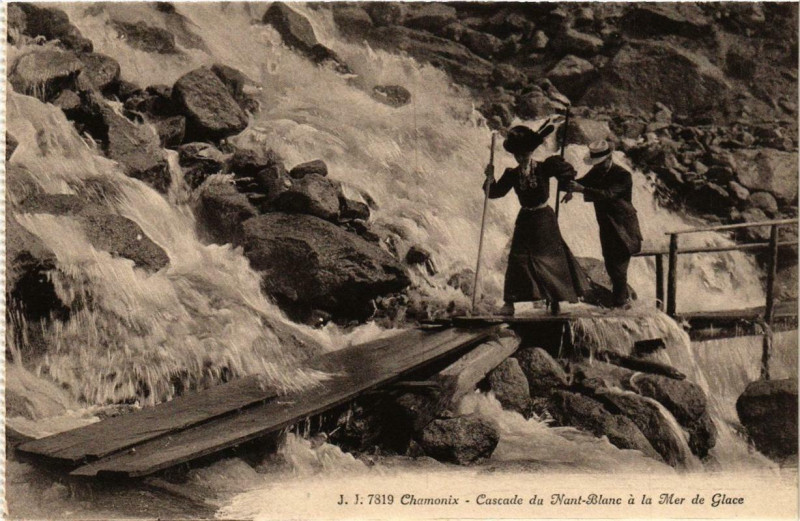 Carte postale ancienne Chamonix Cascade du Nant-Blanc a la Mer de Glace