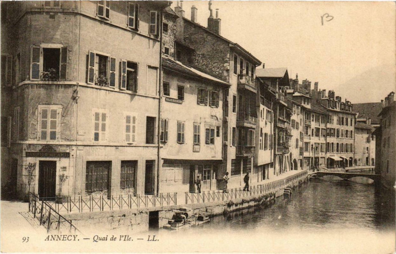 Carte postale ancienne Annecy Quai de l'Ile à Annecy