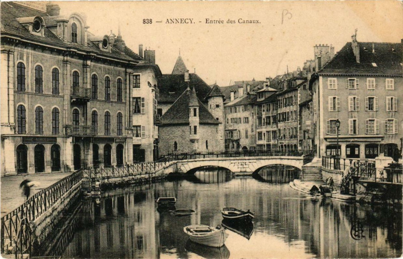 Carte postale ancienne Annecy Entrée des Canaux à Annecy