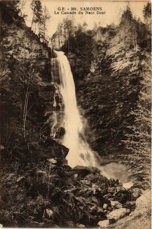 Carte postale ancienne Samoens La Cascade du Nant Dent à Samoëns