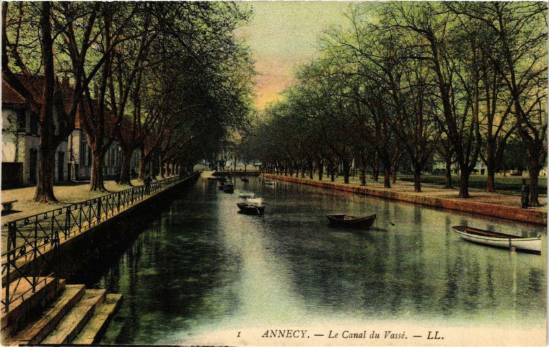Carte postale ancienne Annecy Le Canal du Vasse à Annecy