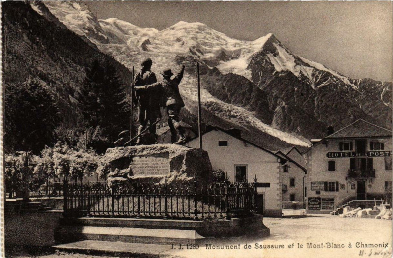 Carte postale ancienne Monument de Saussure et le Mont-Blanc a Chamonix