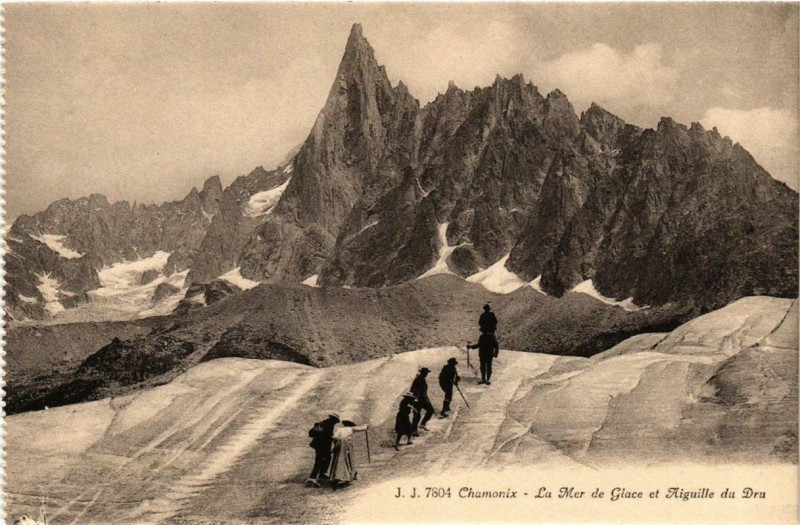 Carte postale ancienne Chamonix La Mer de Glace et Aiguille du Dru