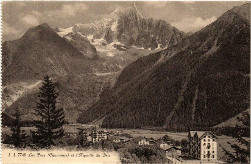 Carte postale ancienne Les Praz et l'Aiguille du Dru