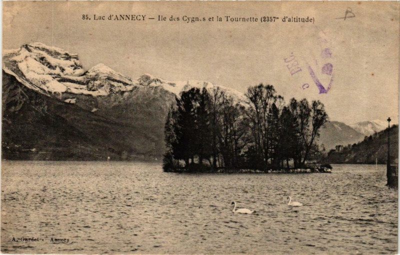 Carte postale ancienne Lac d'Annecy Ile des Cygnes et la Tournette à Annecy