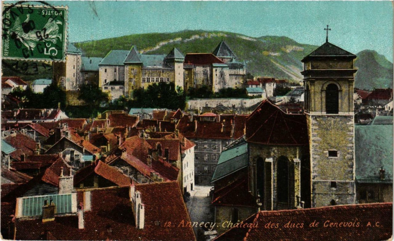 Carte postale ancienne Annecy Chateau des Ducs de Genevois à Annecy