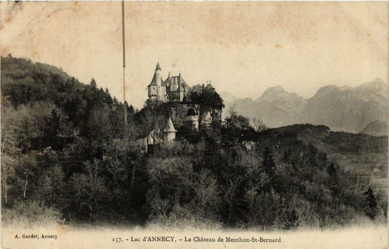 Carte postale ancienne Lac d'Annecy Le Chateau de Menthon-Saint-Bernard à Annecy