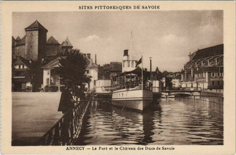 Carte postale ancienne Annecy Le Port et la Chateau à Annecy