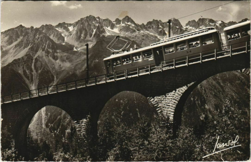 Carte postale ancienne Chamonix Le Chemin de Fer du Montenvers à Vers