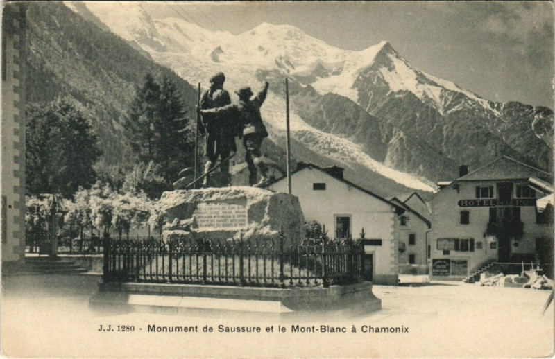 Carte postale ancienne J. J. 1280 Monument de Saussure et le Mont-Blanc a Chamonix
