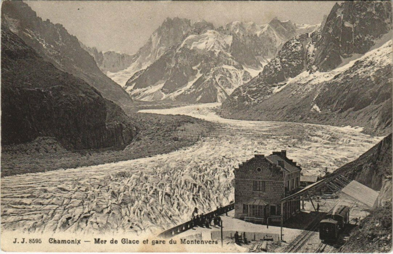 Carte postale ancienne J. J. 8595 Chamonix Mer de Glace et gare du Montenvers à Vers