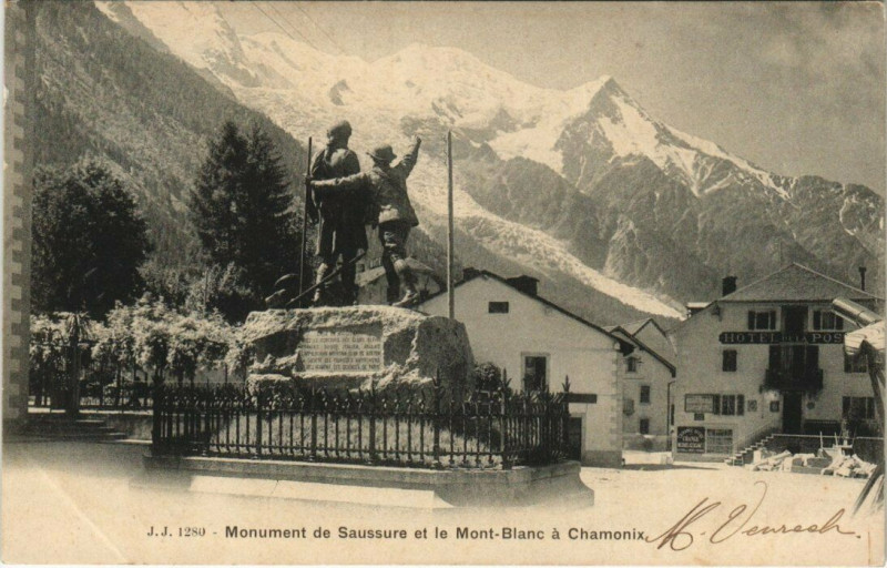 Carte postale ancienne J. J. 1280 Monument de Saussure et le Mont-Blanc a Chamonix