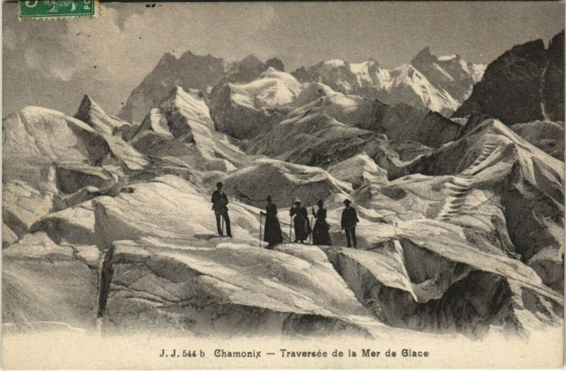 Carte postale ancienne J. J. 544 b Chamonix Traversée de la Mer de Glace à Vers