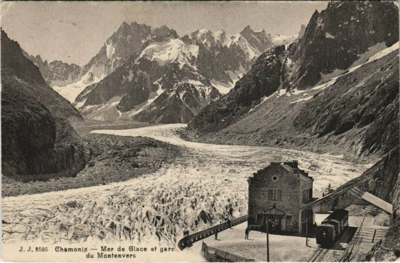 Carte postale ancienne J. J. 8595 Chamonix Mer de Glace et gare du Montenvers à Vers