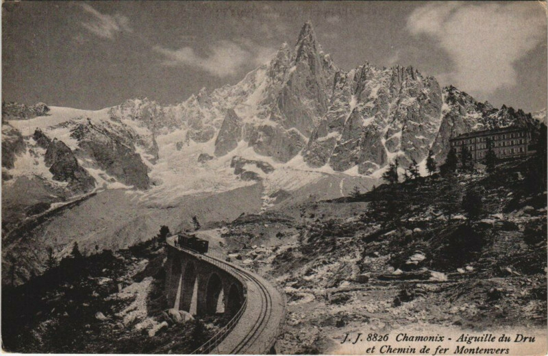 Carte postale ancienne J. J.8826. Chamonix Aiguille du Dru et Chemin de fer Montenvers à Vers