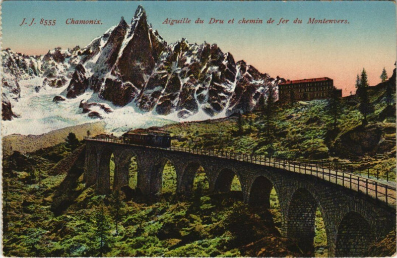 Carte postale ancienne J. J. 8555 Chamonix Aiguille du Dru et chemin de fer du Montenvers à Vers