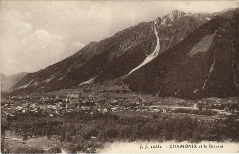 Carte postale ancienne J. J. 10552 Chamonix et le Brevent