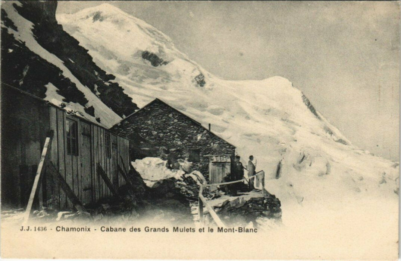 Carte postale ancienne J. J. 1436 Chamonix - Cabane des Grans Mulets et le Mont-Blanc