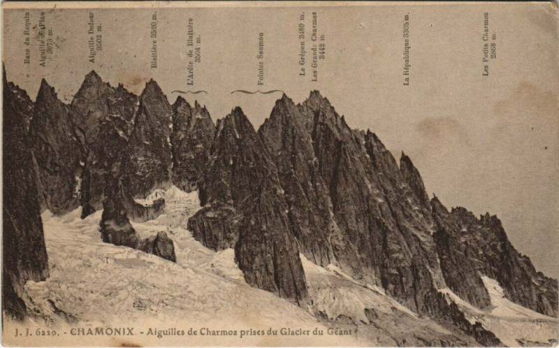 Carte postale ancienne J. J. 6220 Chamonix Aiguille de Charmoz prises du Glacier du Geant