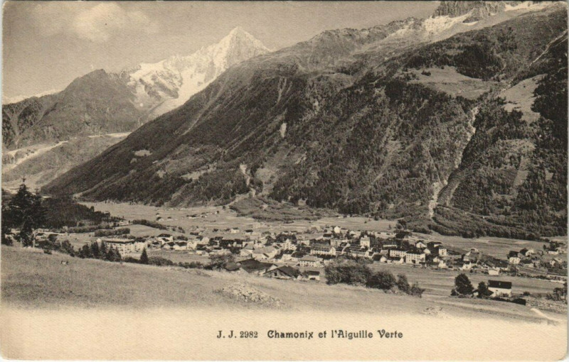 Carte postale ancienne J. J. 2982 Chamonix et l'Aiguille Verte
