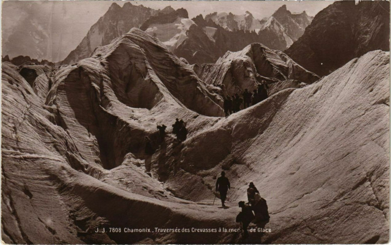 Carte postale ancienne Chamonix - Traversée des Crevasses a la Mer à Vers
