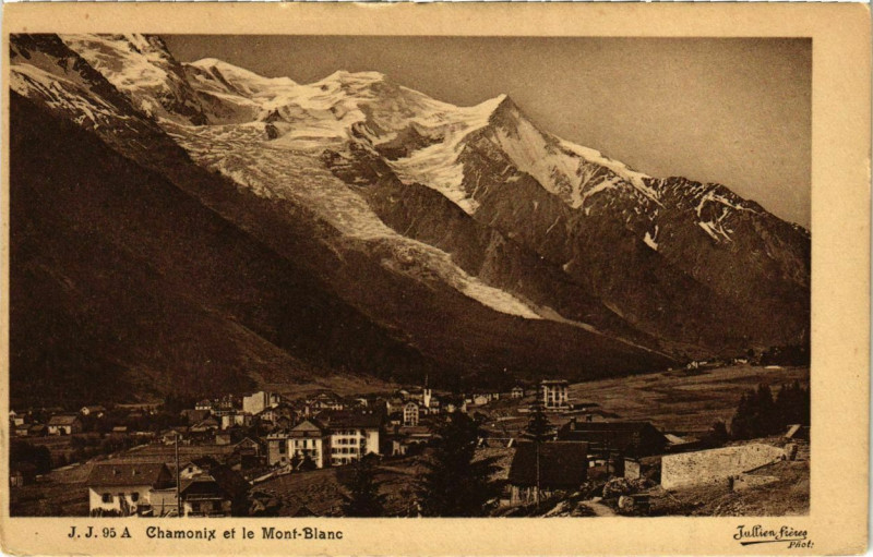 Carte postale ancienne Chamonix et le Mont-Blanc